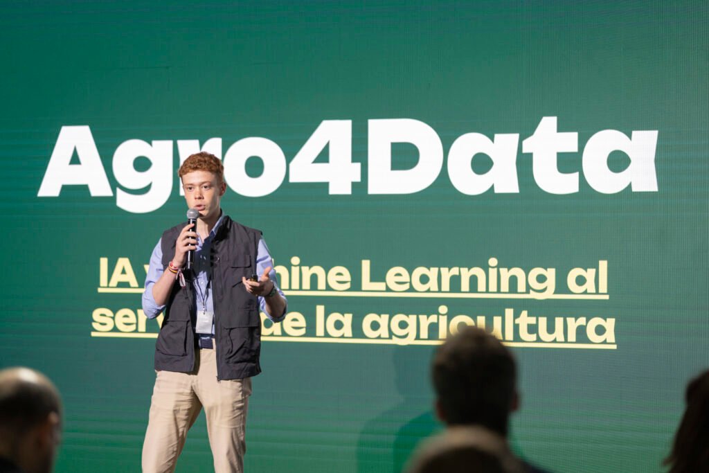 Rubén, CEO de Agro4Data, pitcheando